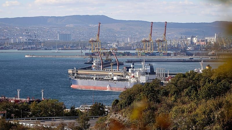 Video: Zwei Schiffe der russischen Schattenflotte brennen im Schwarzen Meer