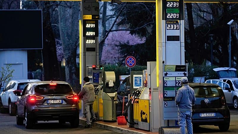 Video: Energiekrise: 5 Länder schlagen Alarm wegen hoher Benzinpreise zu Ostern