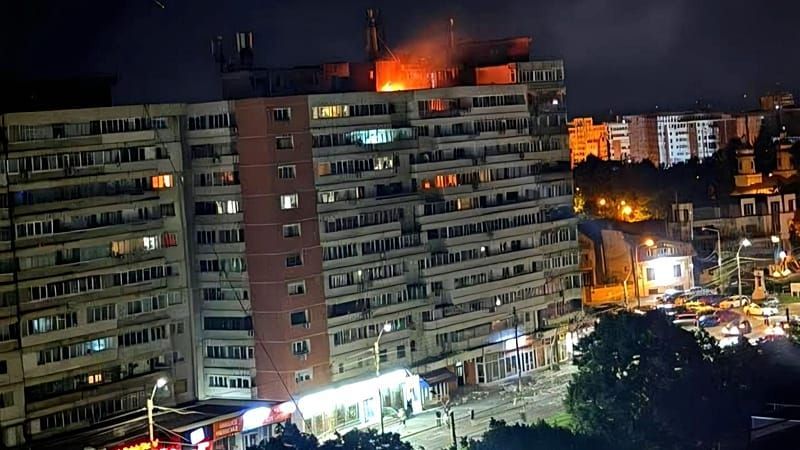 Video: Rumänien: russische Drohne trifft Wohnblock