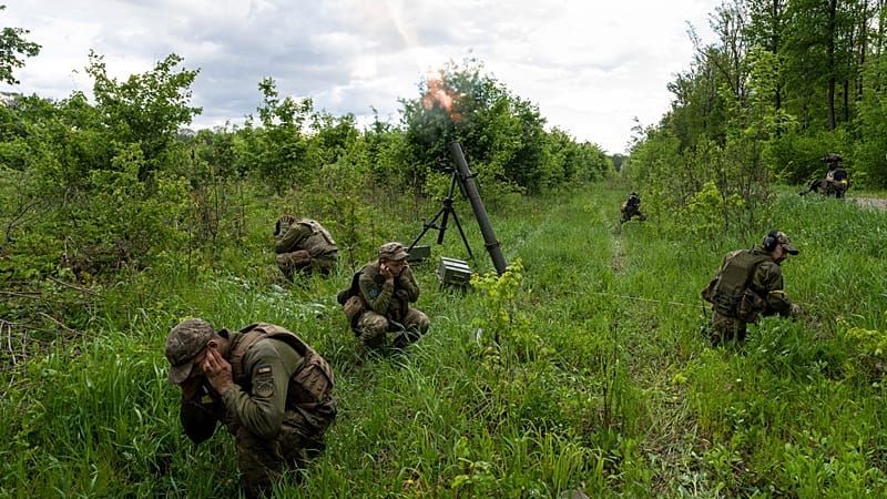Freiwillige-K-mpfer-aus-Frankreich-trainieren-in-der-Ukraine-in-der-Geheimdienst-Legion
