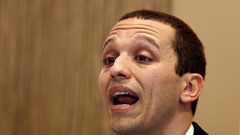 Video: Griechischer Neonazi will nach 13 Jahren Haft in die Politik wechseln