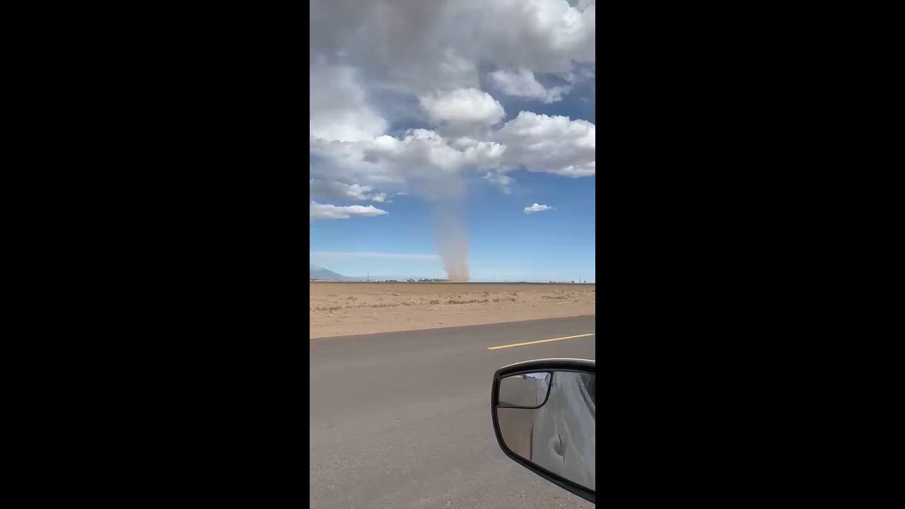 Video: US: Mehrere Staubteufel ziehen durch Südcolorado