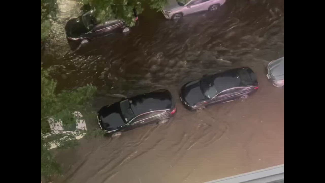 Video: USA: Sturzfluten überfluten New York City nach heftigem Sturm 5