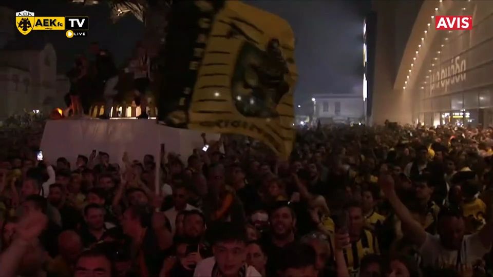 Η ΑΕΚ είναι πρωταθλήτρια Ελλάδας – Χιλιάδες Ενωσίτες στην πλατεία Αετού (VIDEO)