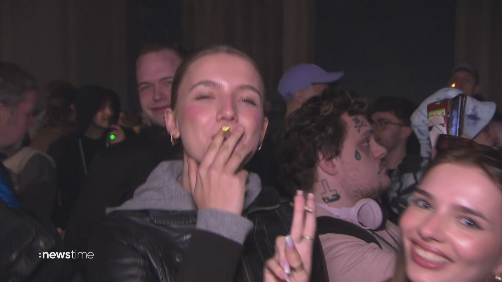 Cannabis-Freigabe: Mit Joints feierten Hunderte am Brandenburger Tor