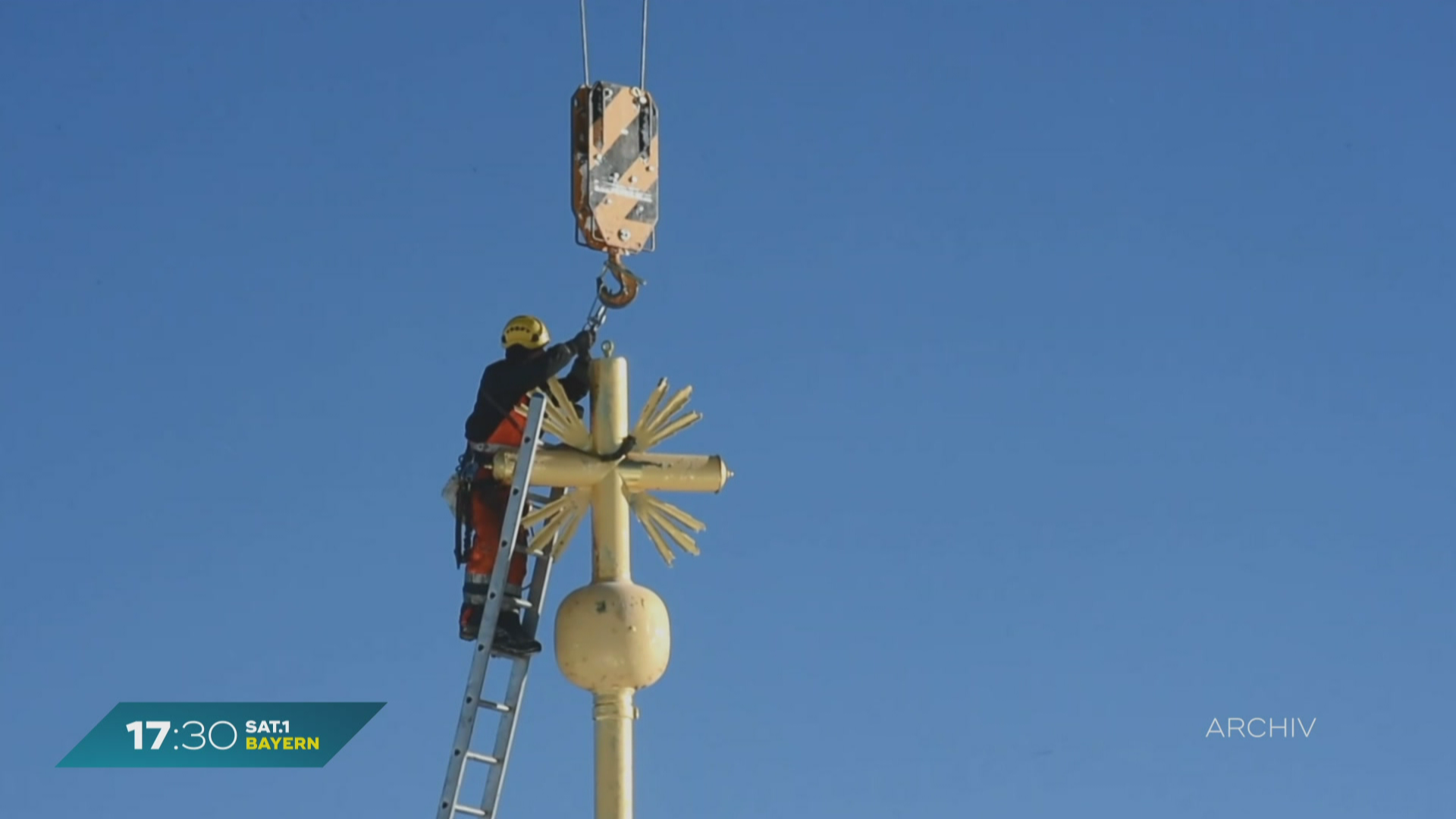 Gipfelkreuz auf der Zugspitze erstrahlt in neuem Glanz