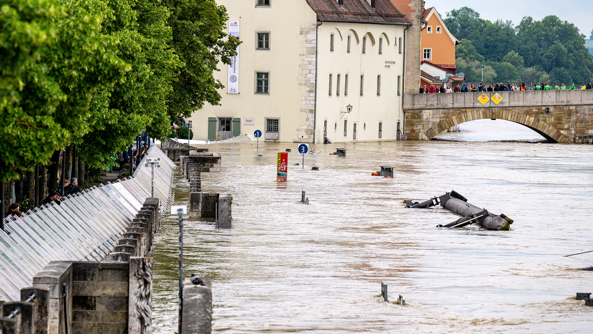 Jahrhundertflut in Süddeutschland: Pegel erreichen an Donau Höchststände