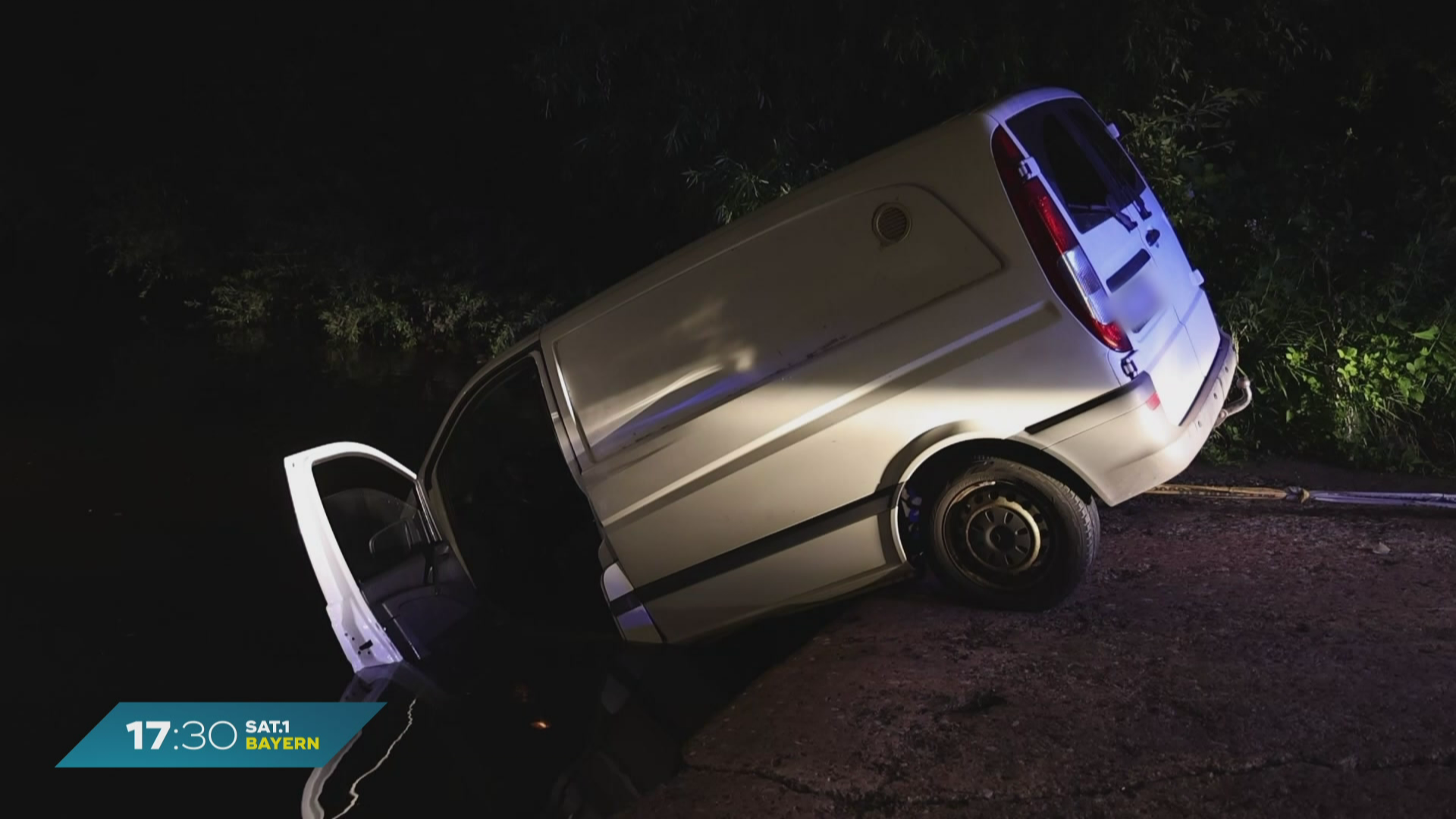 Erstes Date: Paar landet mit Auto im Main