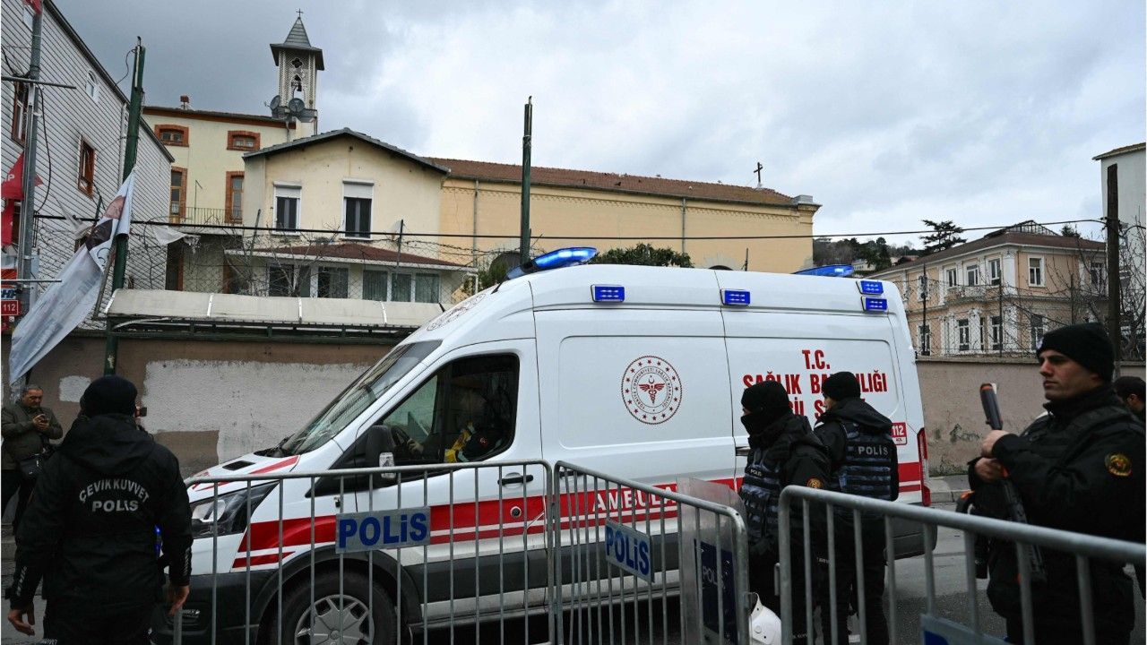 Istanbul: Maskierte töten Gottesdienstbesucher in Kirche