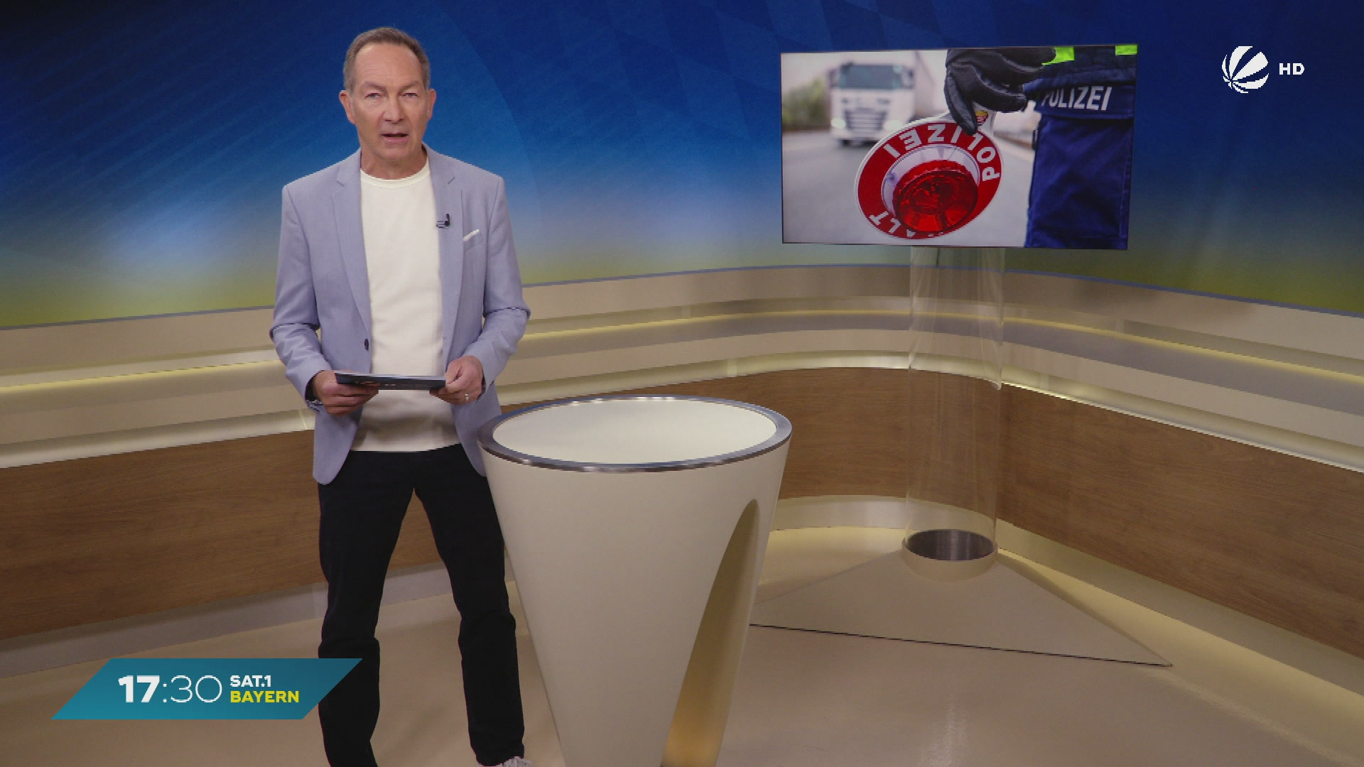 Video: 55 Stunden Fahrt: Polizei stoppt übermüdeten Lkw-Fahrer bei Schwaig