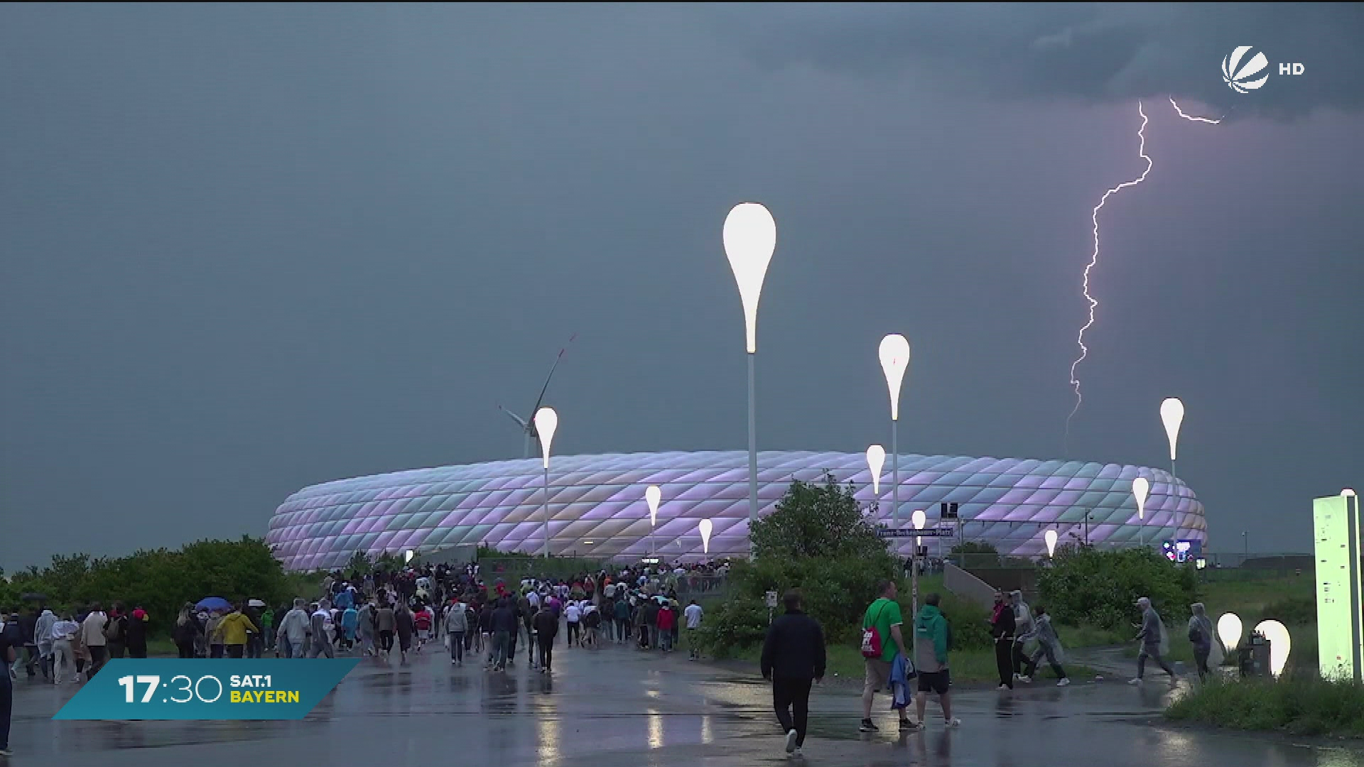 Video: Unwetter wütet über Bayern: Blitze und Hagel im Allgäu