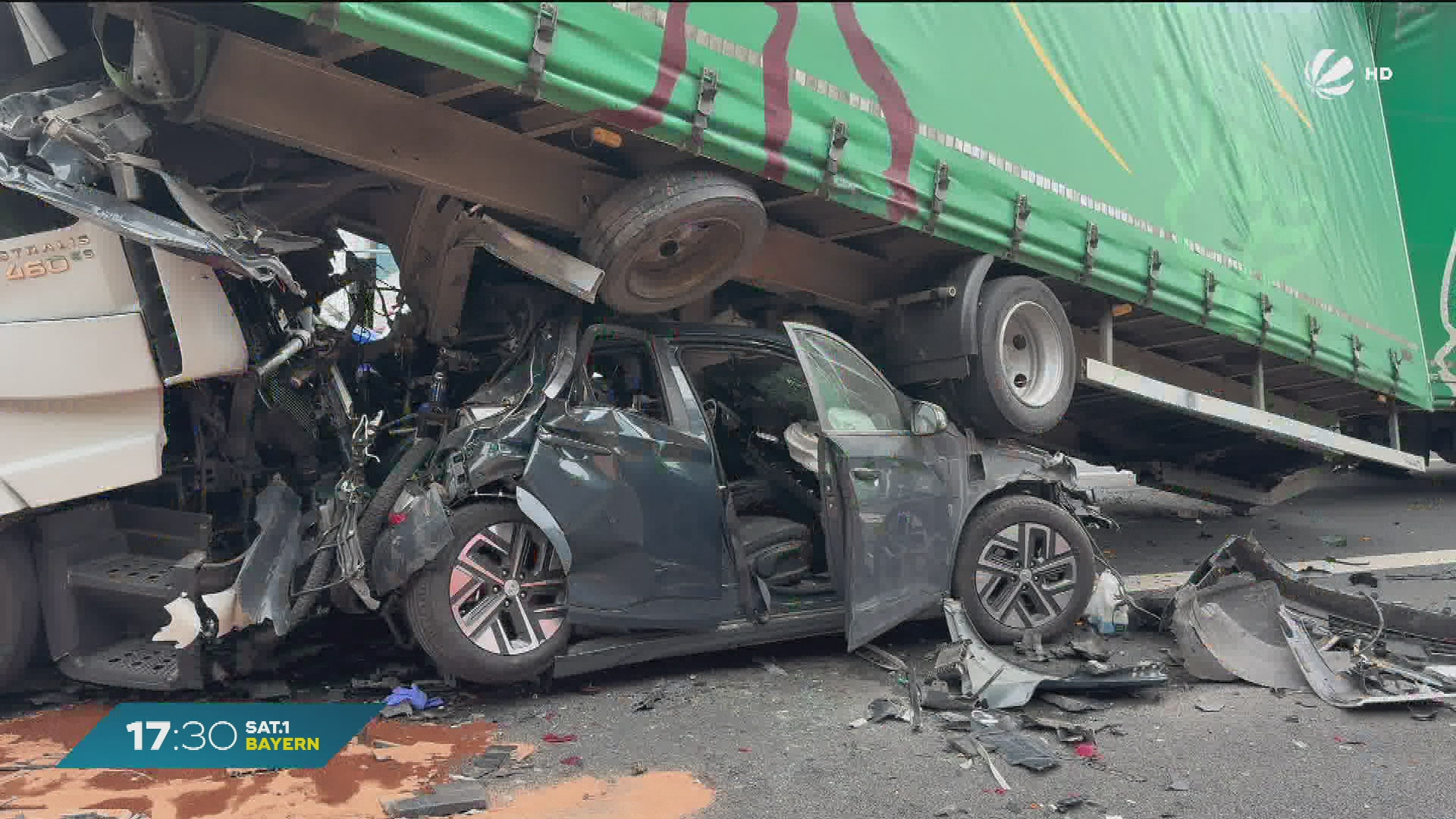 Video: Schwerer Unfall auf A6 bei Waikersreuth: Auto gerät unter LKW