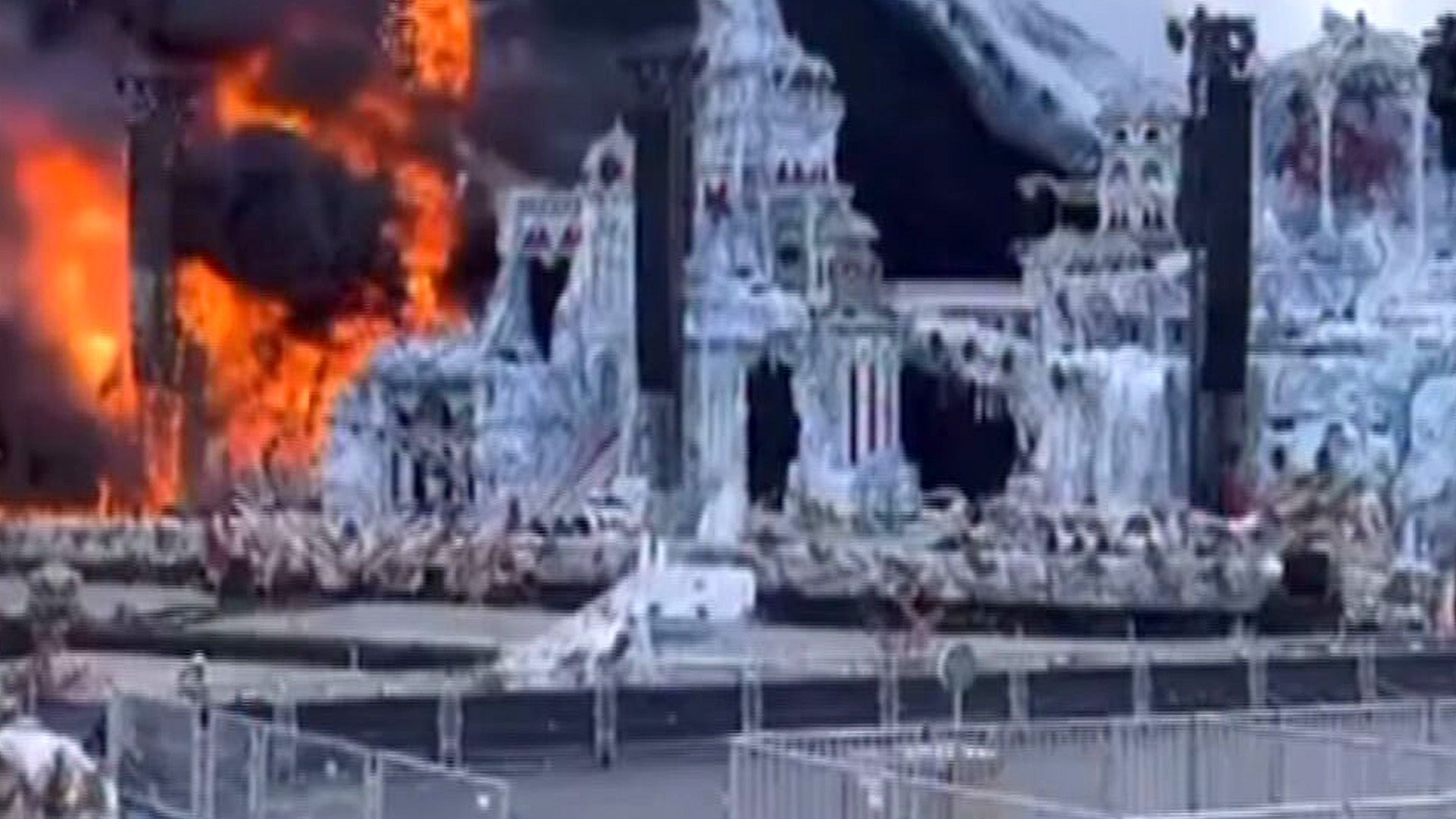 Video: Hauptbühne von Tomorrowland abgebrannt