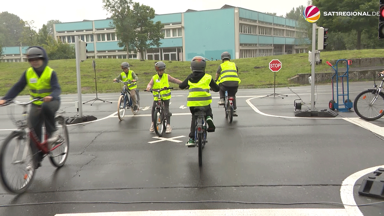 Video: Sicher Fahrradfahren im Straßenverkehr: Intensivkurs für Schüler in Bremerhaven