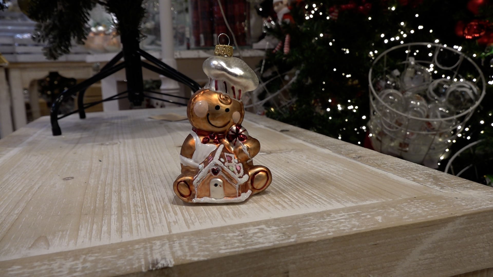 Video: Weihnachtszauber im Sommer: Duisburger Knüllermarkt startet früh