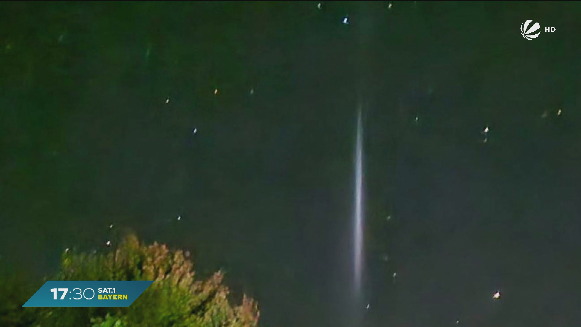 Video: Seltsamer Lichtstrahl über Bayern: Chinesische Rakete sorgt für Aufsehen