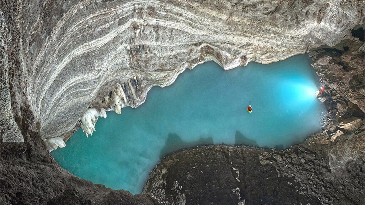 Weltweit größter Höhlen-Thermalsee entdeckt