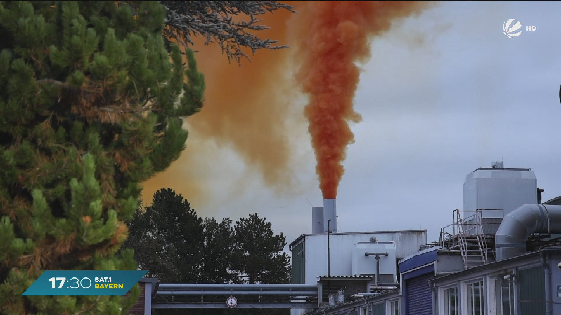 Video: Giftige Gaswolke über Mainaschaff: Großeinsatz nach Chemie-Unfall