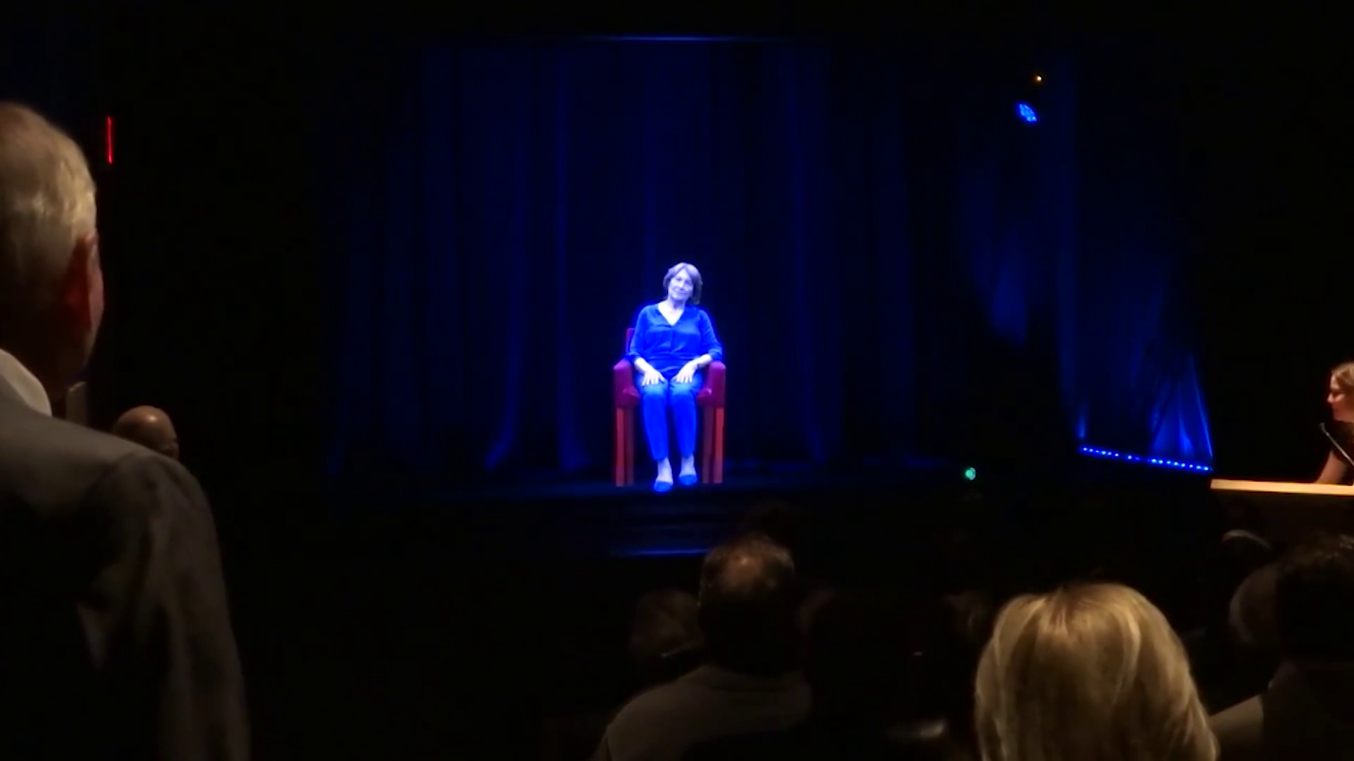 Video: Hologramm-Überlebende in Essen zeigt Geschichte
