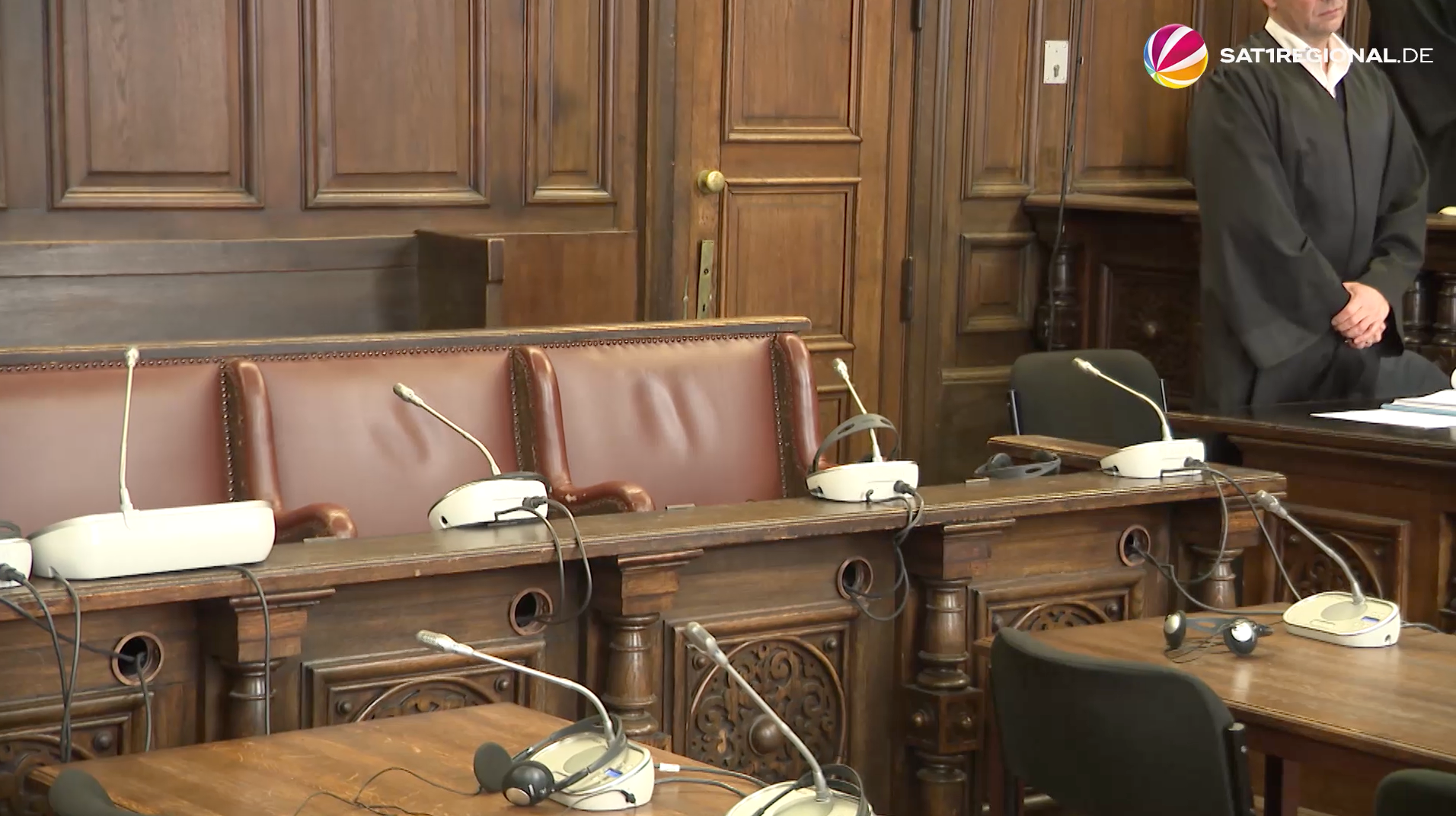 Video: Mordprozess: Sohn soll Hamburger Bestseller-Autorin auf Hausboot getötet haben