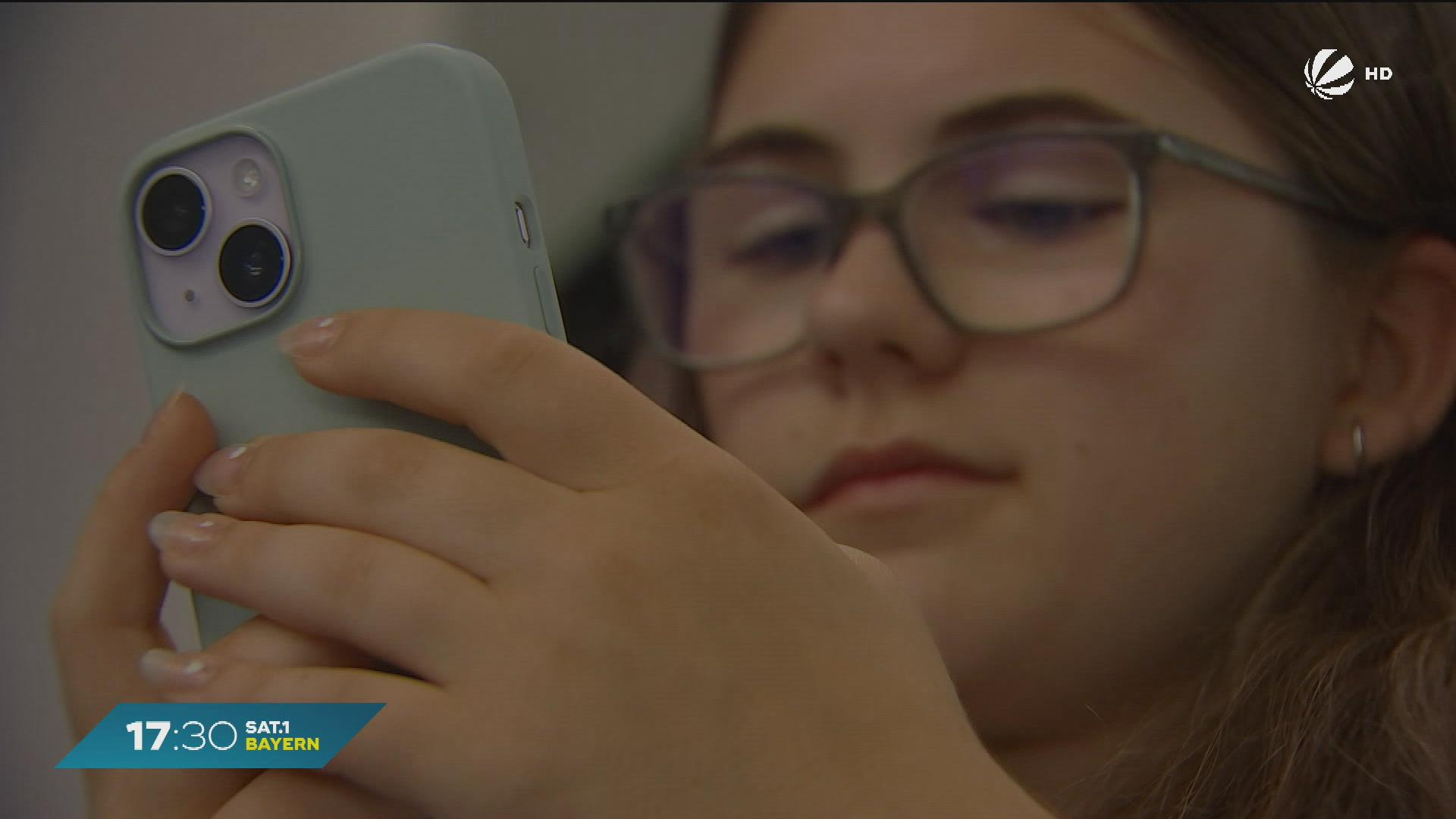 Video: Digitalisierung in Schulen: Wie fit sind Bayerns Lehrer im Umgang mit Medien?