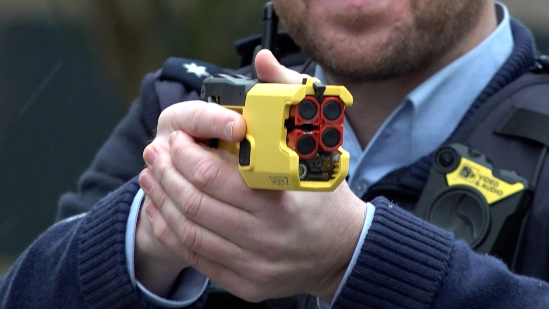 Video: Taser-Tests: NRW-Polizei uneinig über Einsatz