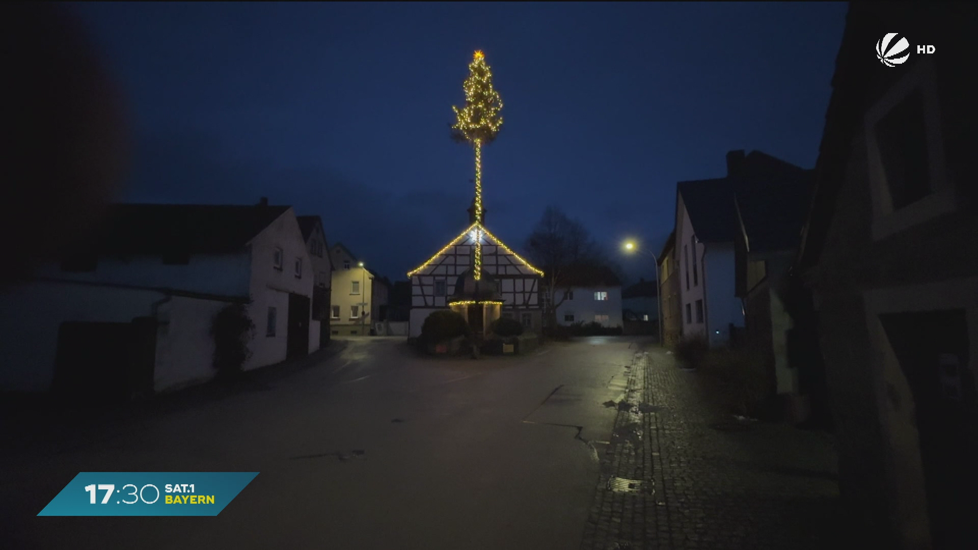 Video: Ungewöhnlicher Christbaum: Rügshofen funktioniert Kirchweihbaum um
