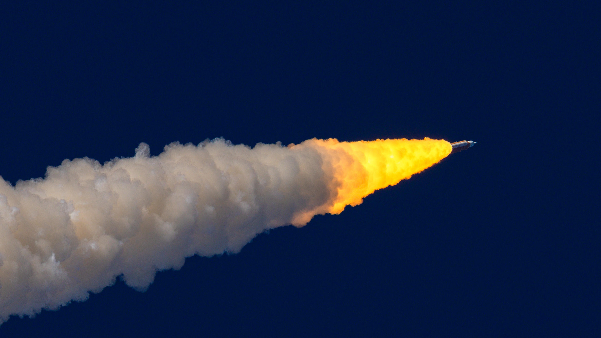 Video: Flug zum Mond: "Artemis 2" gestartet