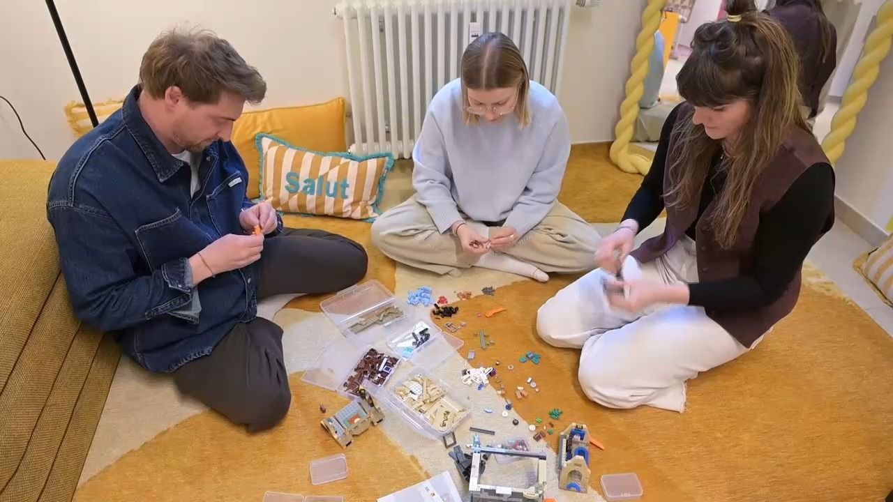 Video: Lego bauen wie früher? Bauraum für Erwachsene in München