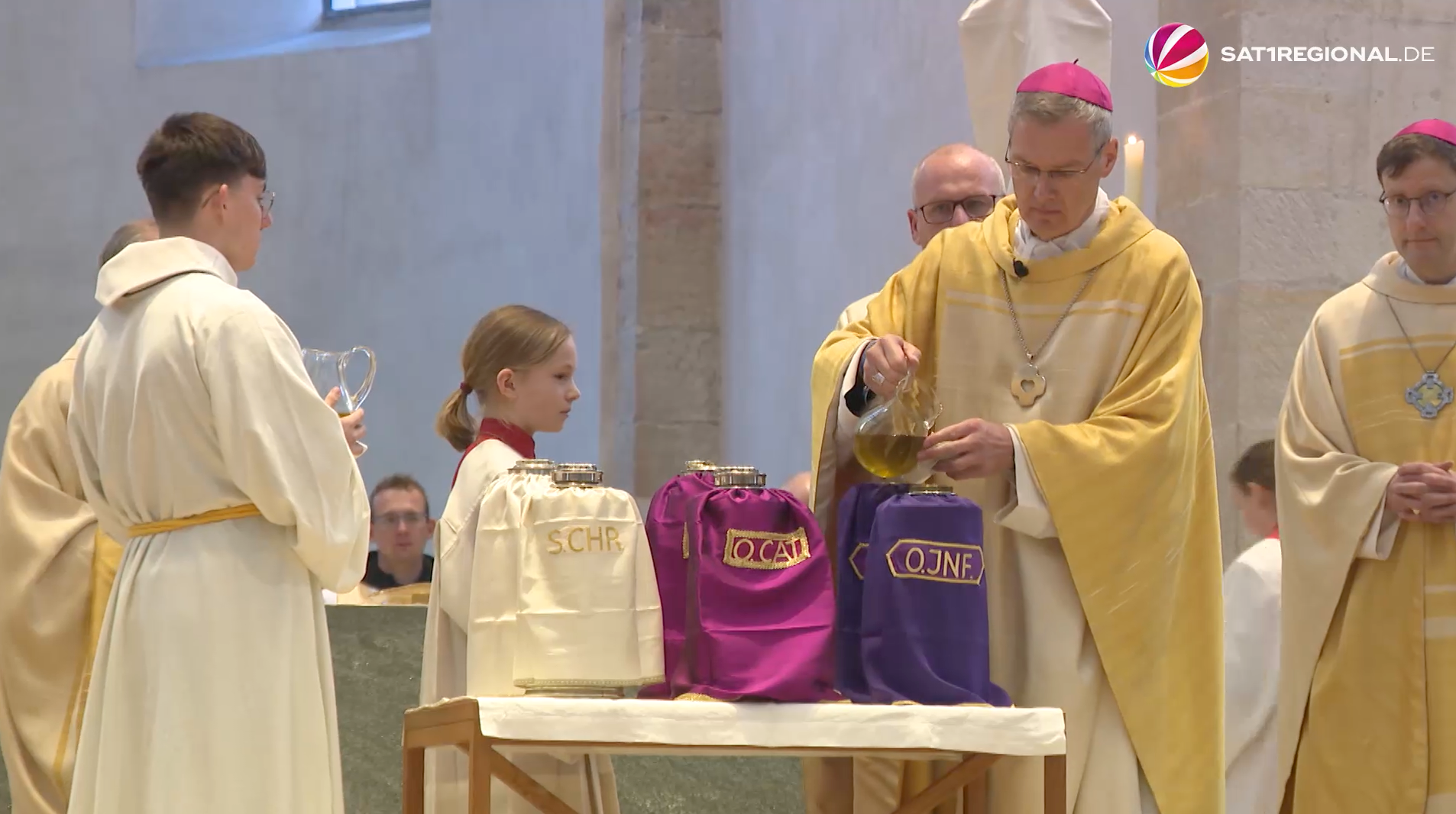 Video: 2.000 Gläubige bei Chrisammesse in Hildesheim