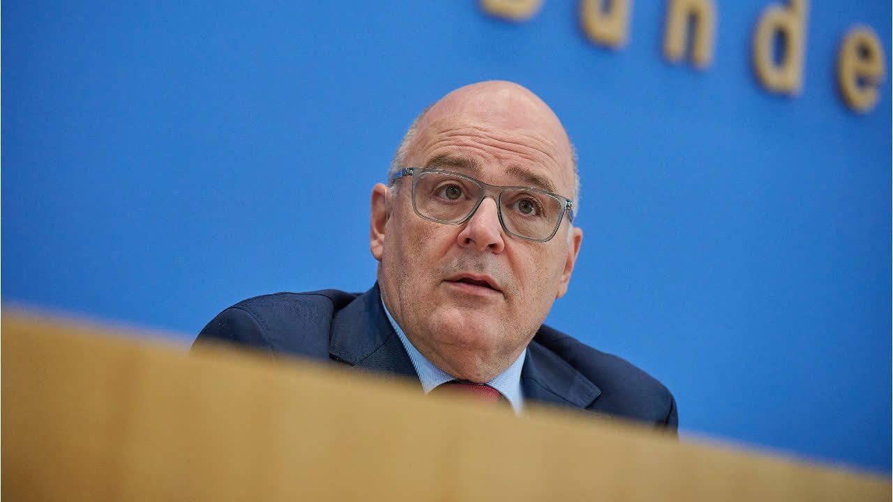 Video: Entlastung: Arbeitgeber dämpfen Erwartungen