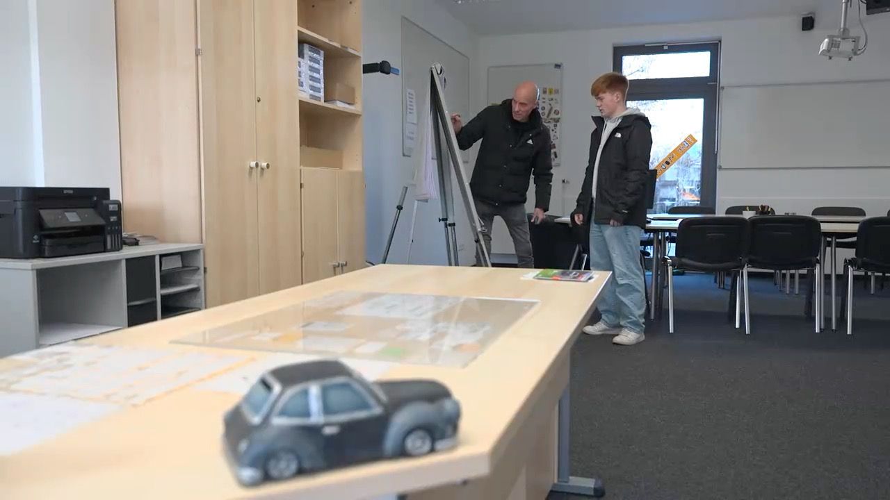 Video: Führerscheinreform sinnvoll? Jugendliche warten mit Anmeldung