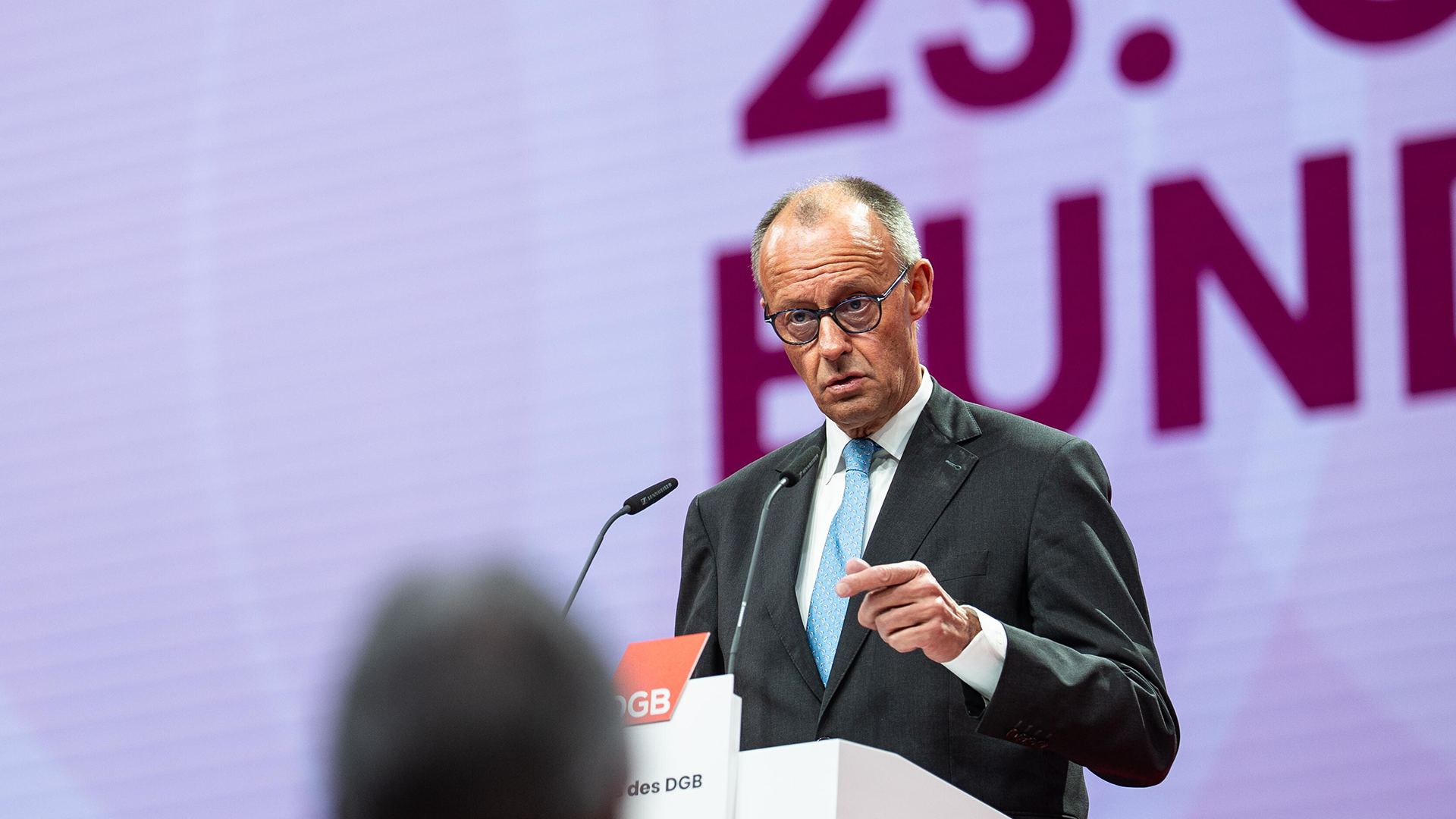 Video: Merz bei Rede ausgelacht und ausgepfiffen