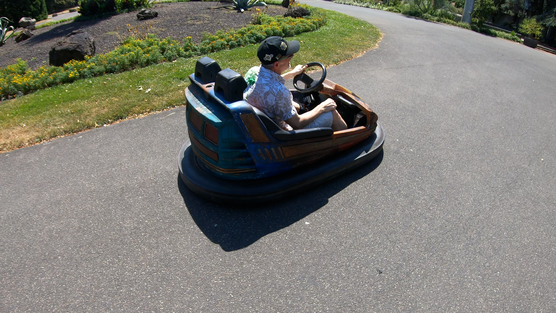 Video: Mit dem Autoscooter durch den Rheinpark