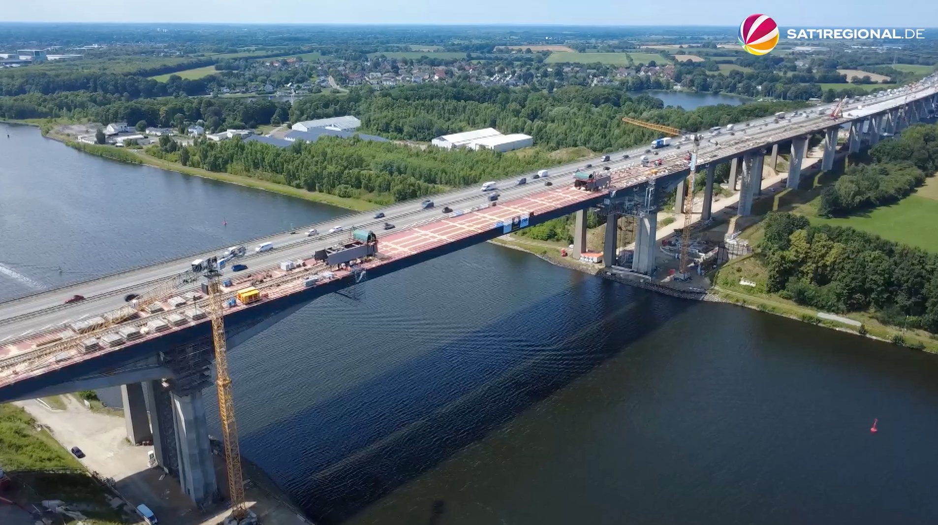 Video: Rader Hochbrücke: Brückenschluss geschafft, Verkehr muss warten