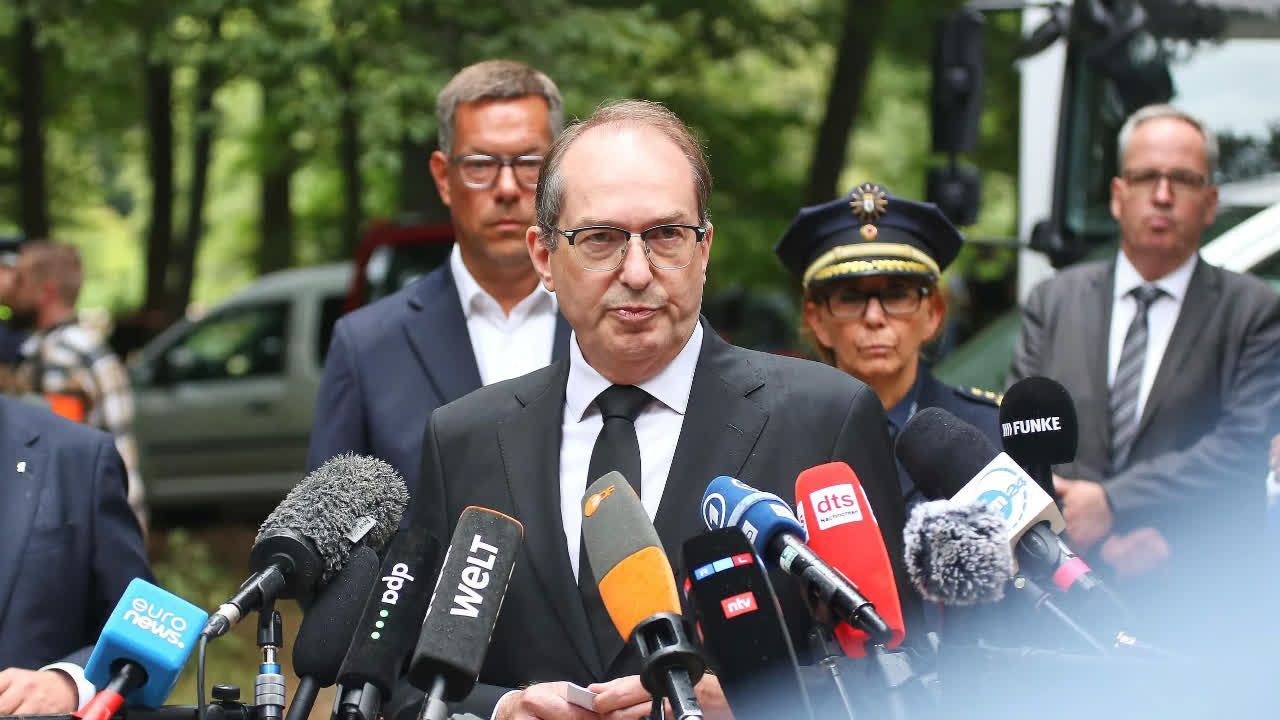 Video: Dobrindt fordert härtere Regeln für Gefährder