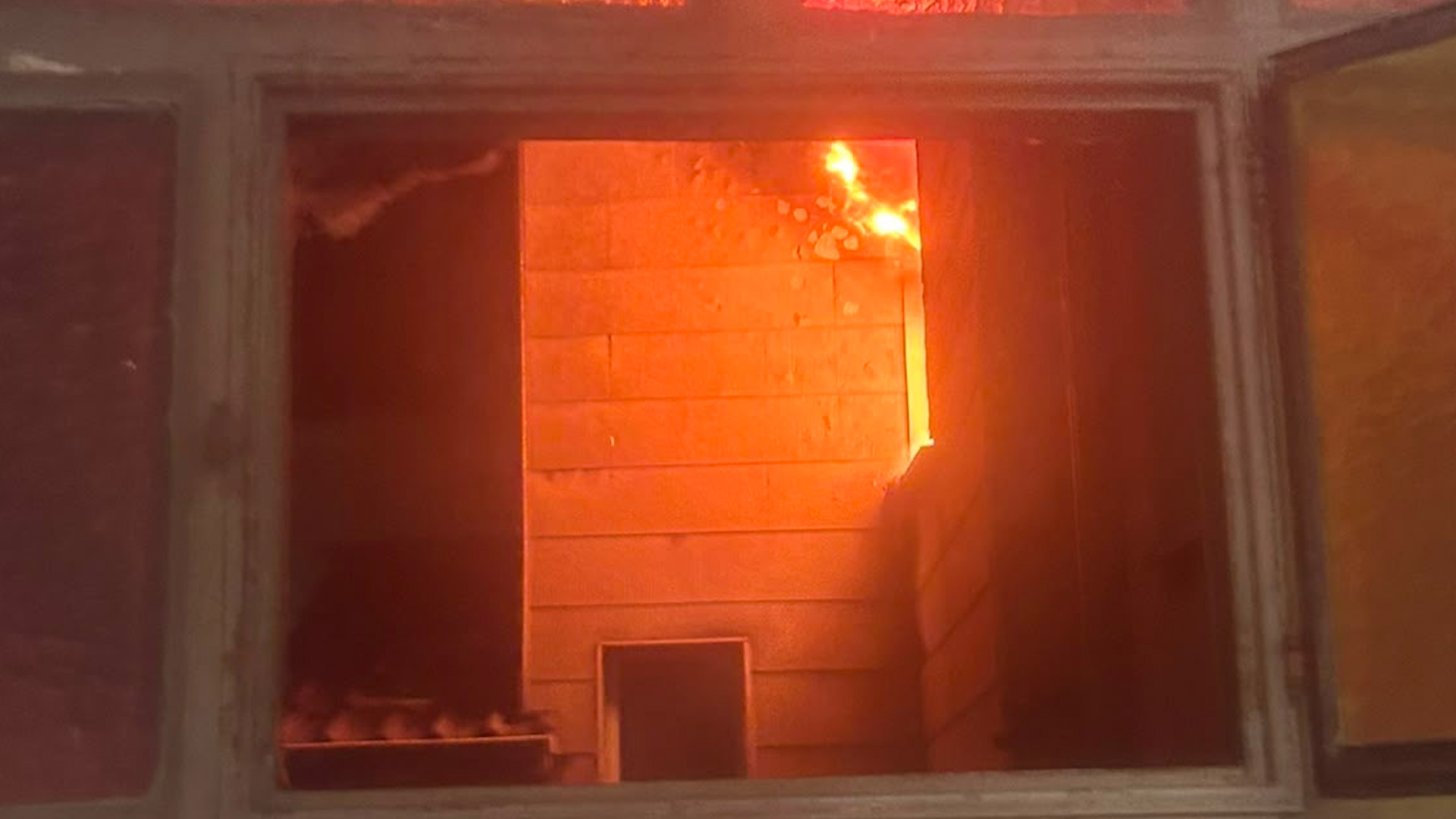 Video: Branddrama in Kamen: Familien wollten aus dem Fenster springen