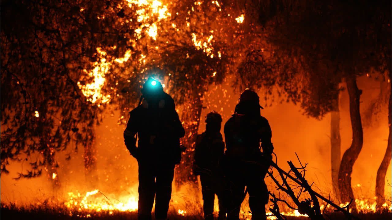 Video: Griechische Urlaubsinsel in Flammen: Mehrere Dörfer evakuiert