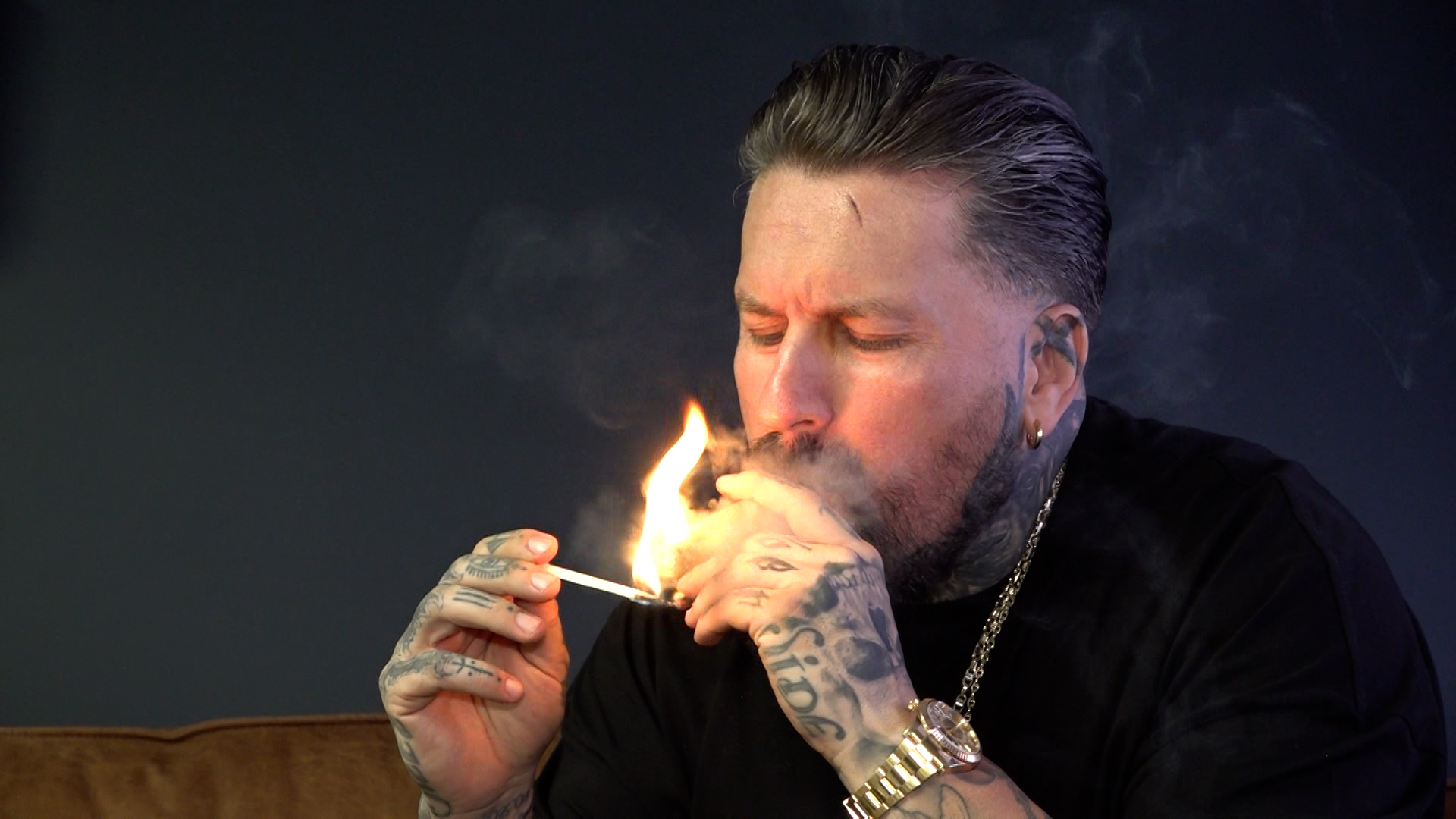 Video: Rocker Eko The Troublemaker packt über die Szene aus