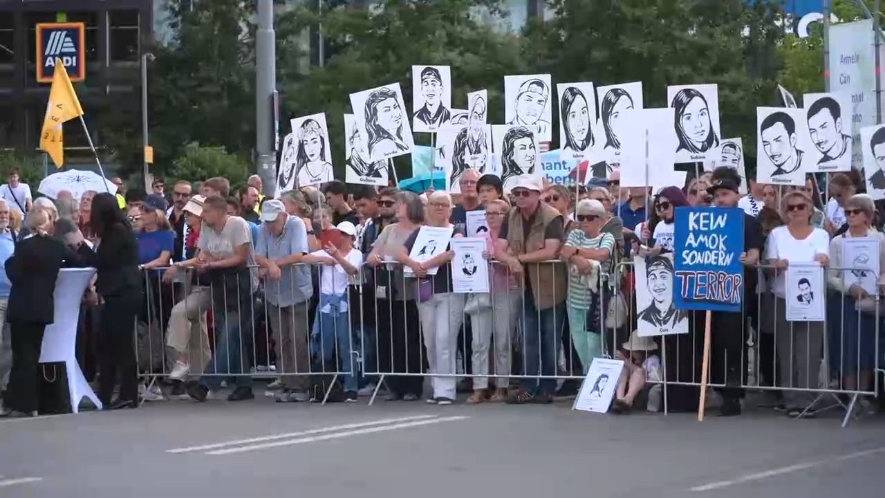 Video: Zehn Jahre nach OEZ-Anschlag: München erinnert an die Opfer