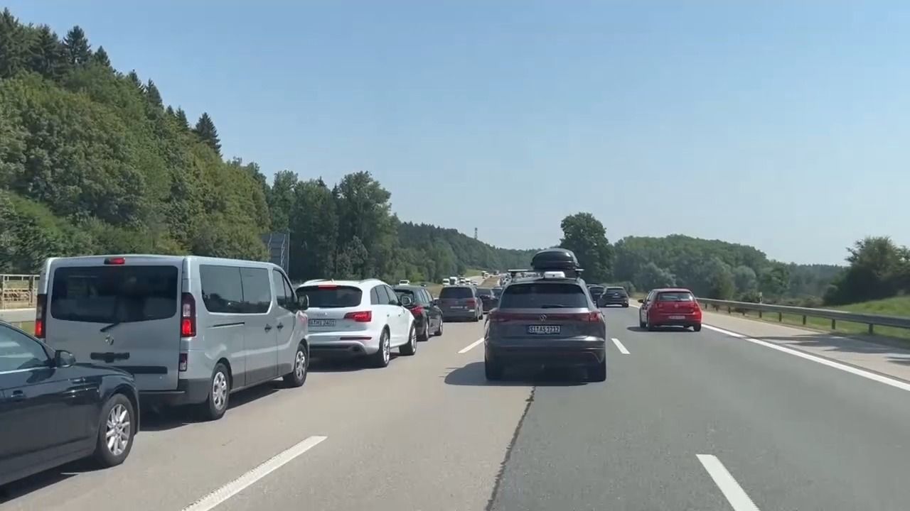 Video: Sommerferien in Bayern: So trotzen Urlauber der Hitze