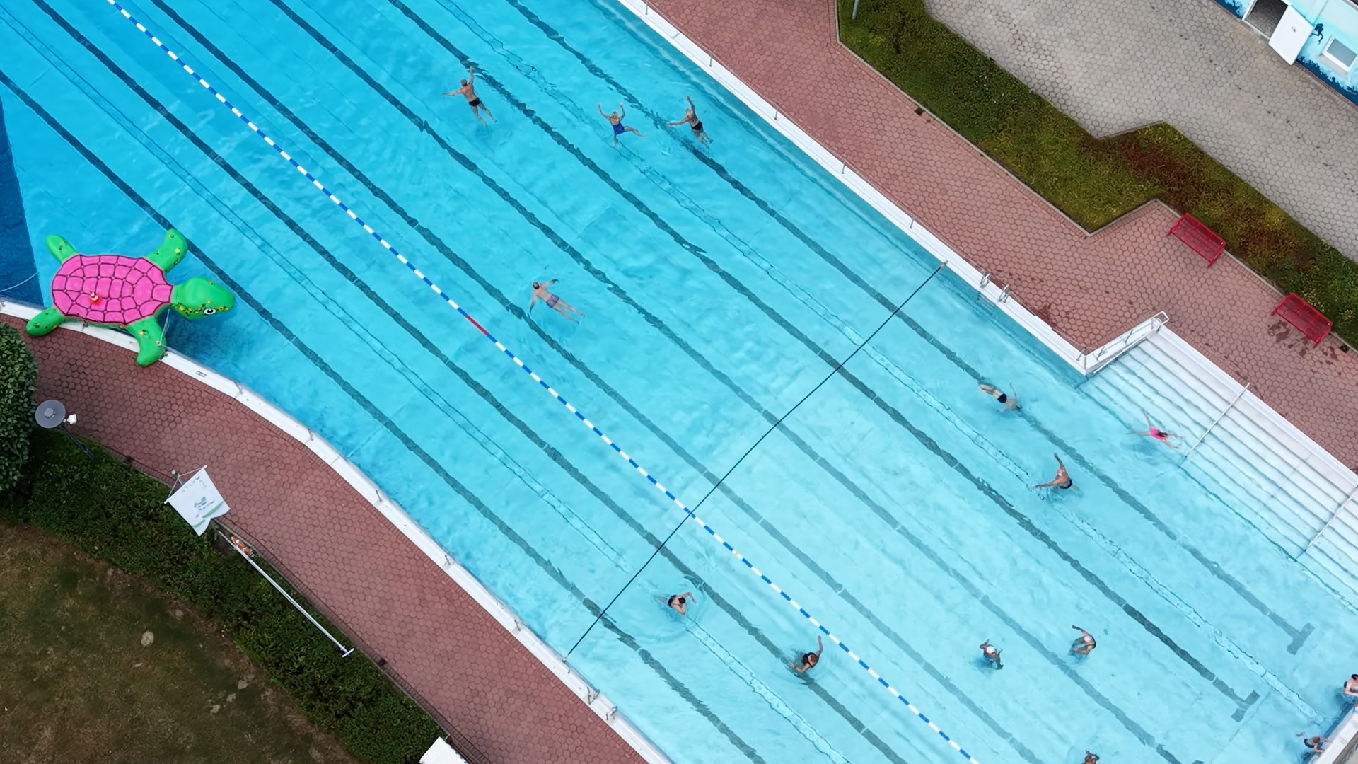 Video: 60.000 Freibadbesucher für eine Klimaanlage
