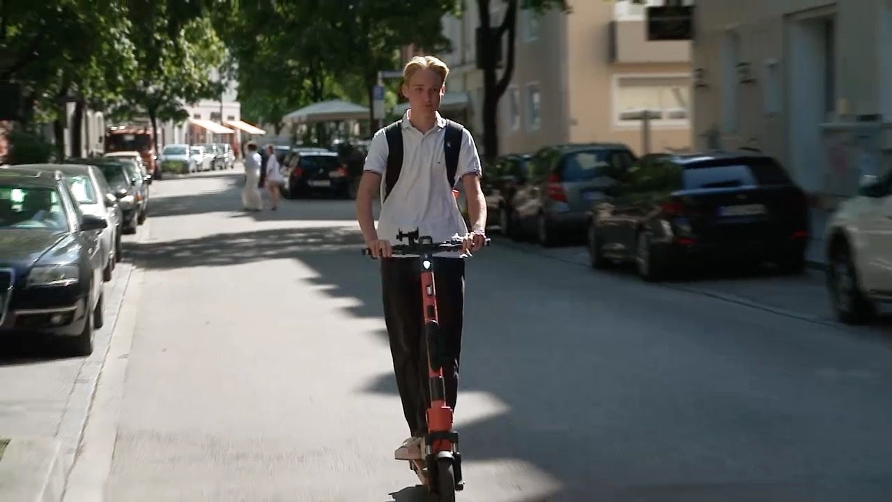 Video: On Tour! Diese Regeln sollten E-Scooter-Fahrer kennen
