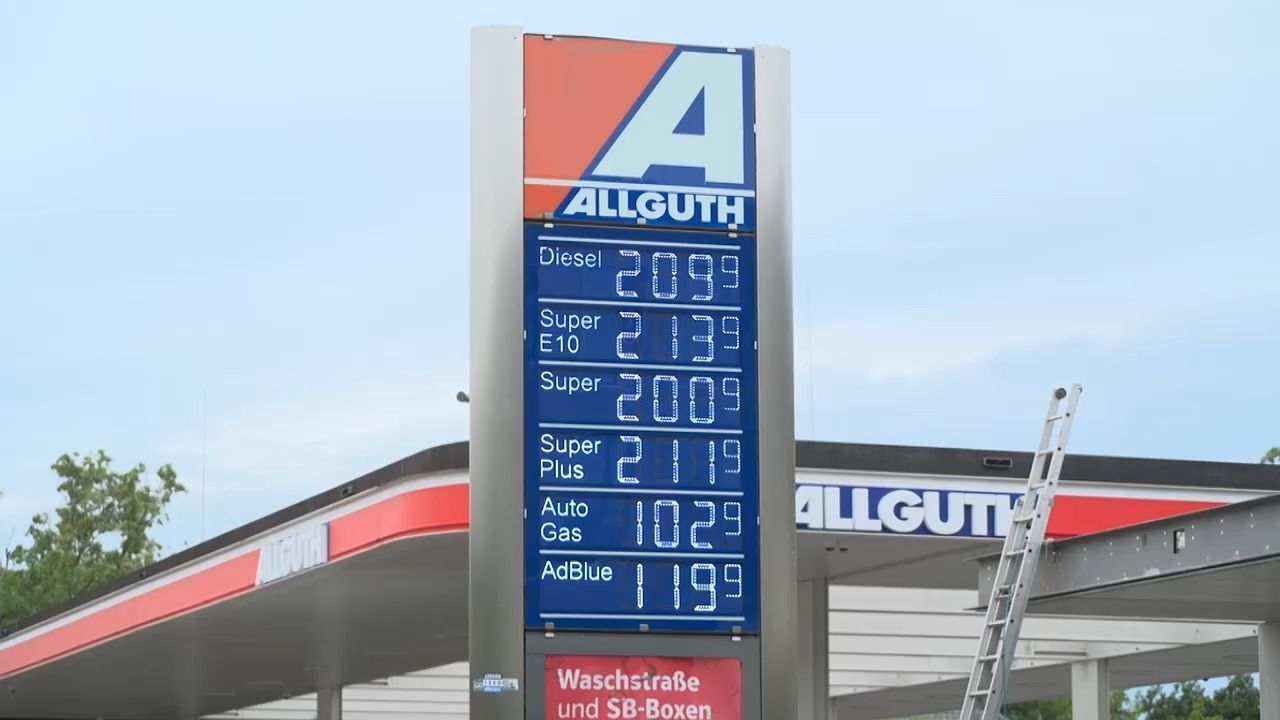Video: 12-Uhr-Regel an Tankstellen: Bayern prüft Verstöße