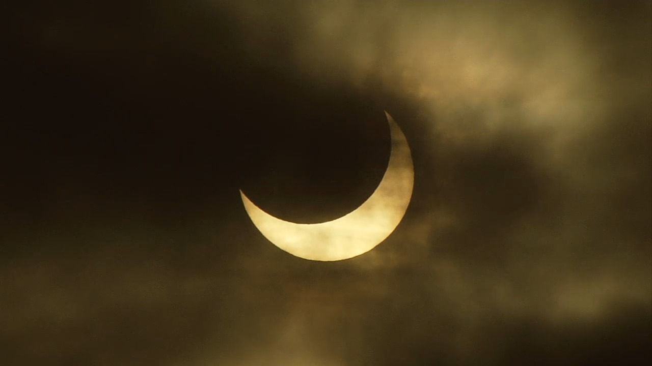 Video: Seltenes Himmelsspektakel: Sonnenfinsternis über Bayern