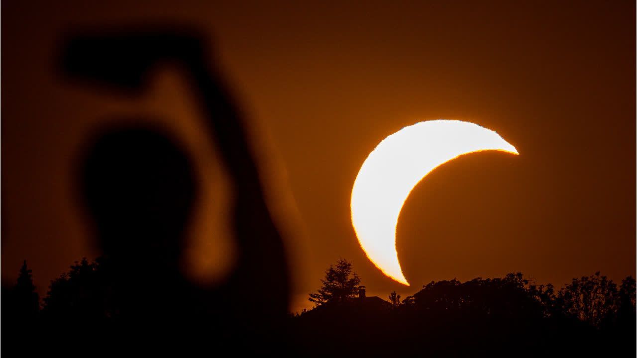 Video: Sonnenfinsternis verdunkelt Teile Europas