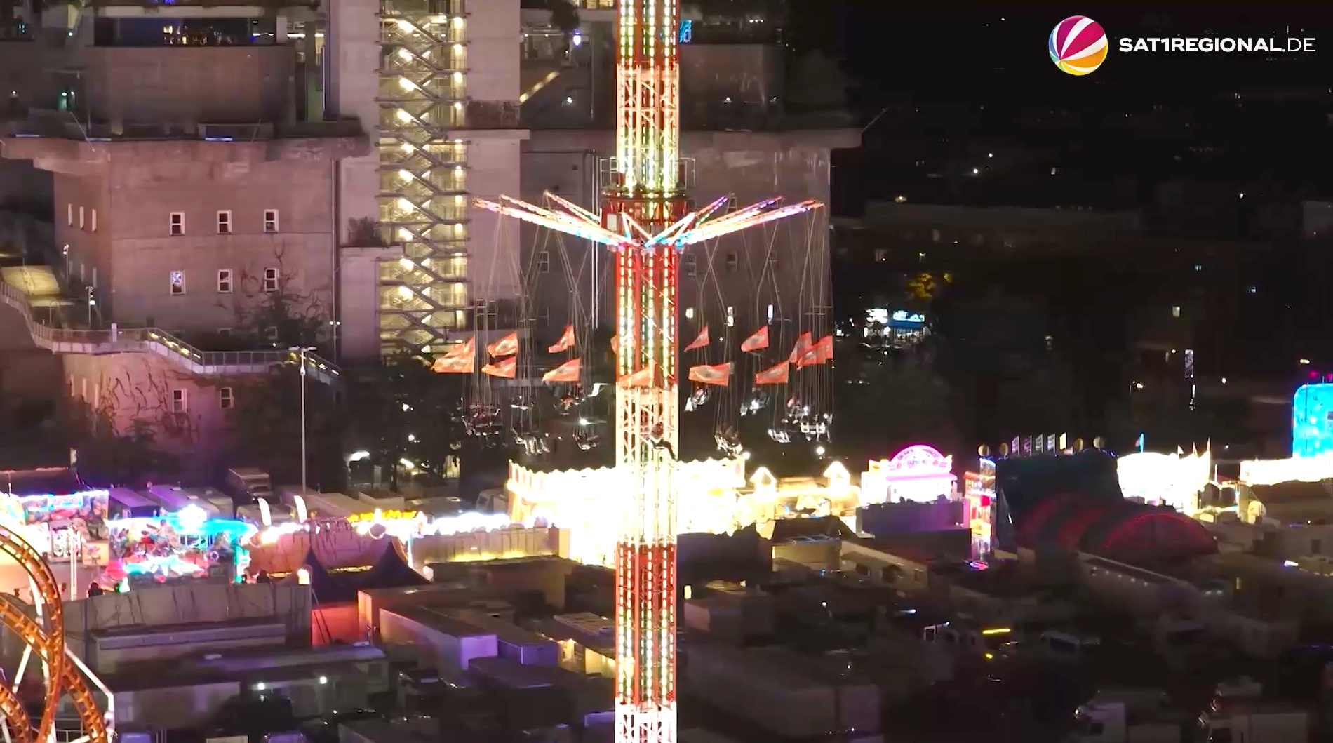 Video: Defektes Kettenkarussell auf Hamburger Dom: Fahrgäste nach drei Stunden gerettet