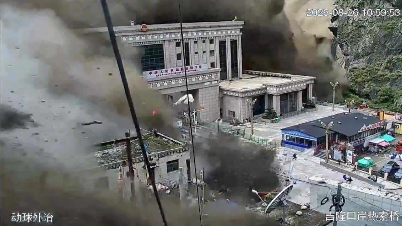 Video: Hunderte Touristen nach Sturzflut in Nepal vermisst
