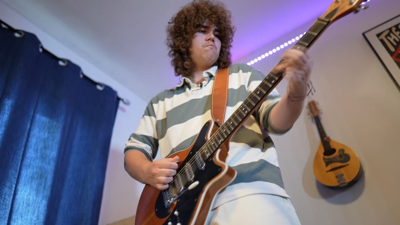 Video: Gitarrentalent aus Bayern: 17-Jähriger begeistert Queen-Gitarrist Brian May