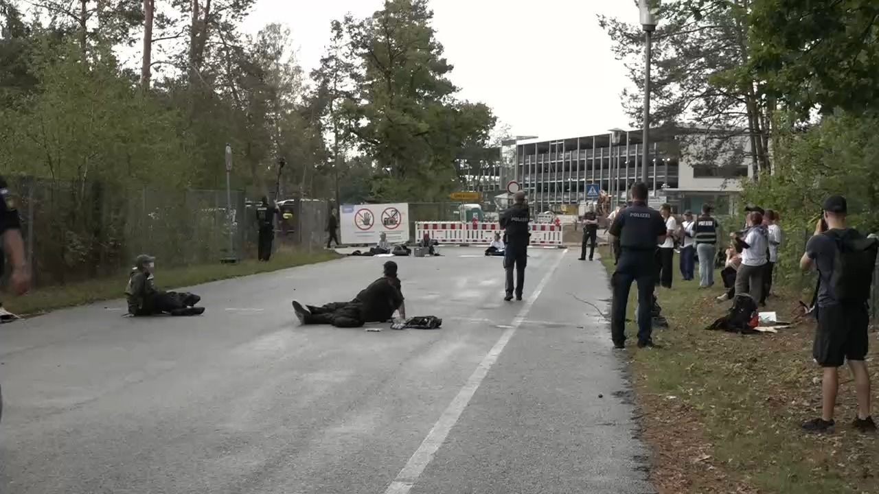 Video: Pro-Palästina-Protest in Mittelfranken: Aktivisten blockieren Rüstungsfirma